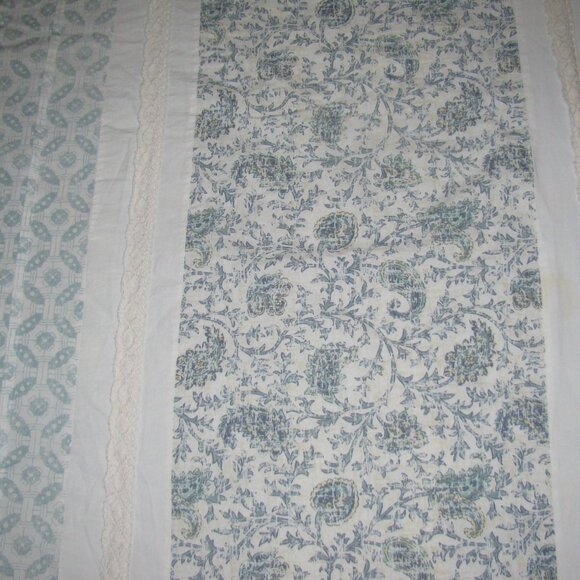 QUEEN SIZE DUVET COVER WITH 2 QN. SHAMS, 2 DECOR PILLOWS AND 2 SQ. PILLOW SHAMS - Picture 4 of 12